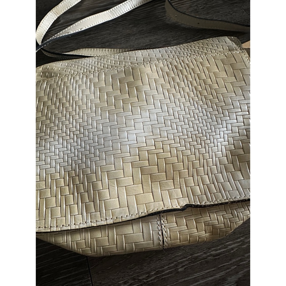 Patricia Nash Cream Crossbody Bag Color: Rattan Real Leather STYLE: P457323 - Picture 8 of 13